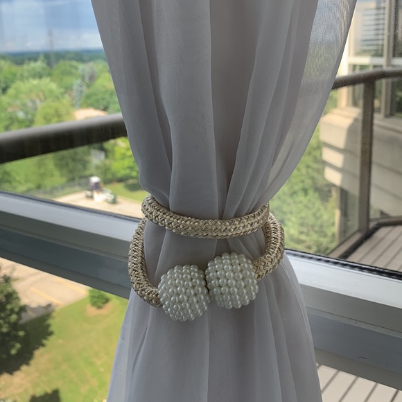 2 curtain holders - Picture 1 of 4